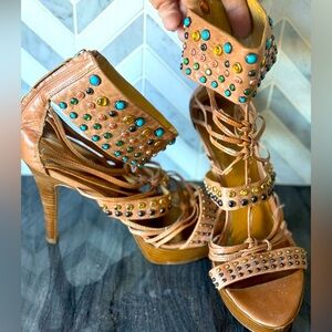 Amazing Nine West size 8.5 sandal heels with stone detail